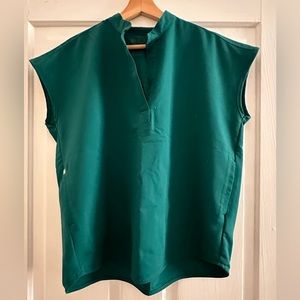 Figs scrub top - Kelly Green
